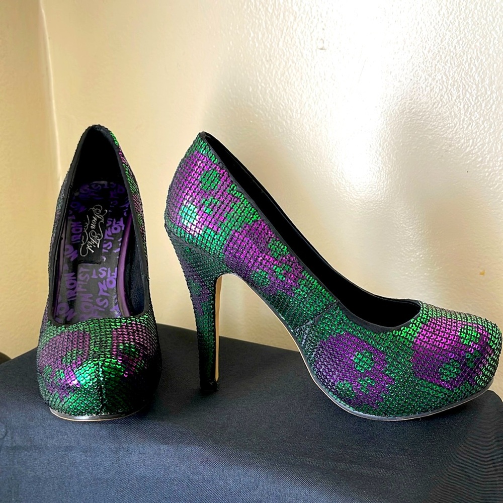 IRON FIST Digiskull Women’s Glitter Skull Platform Heels, size 5